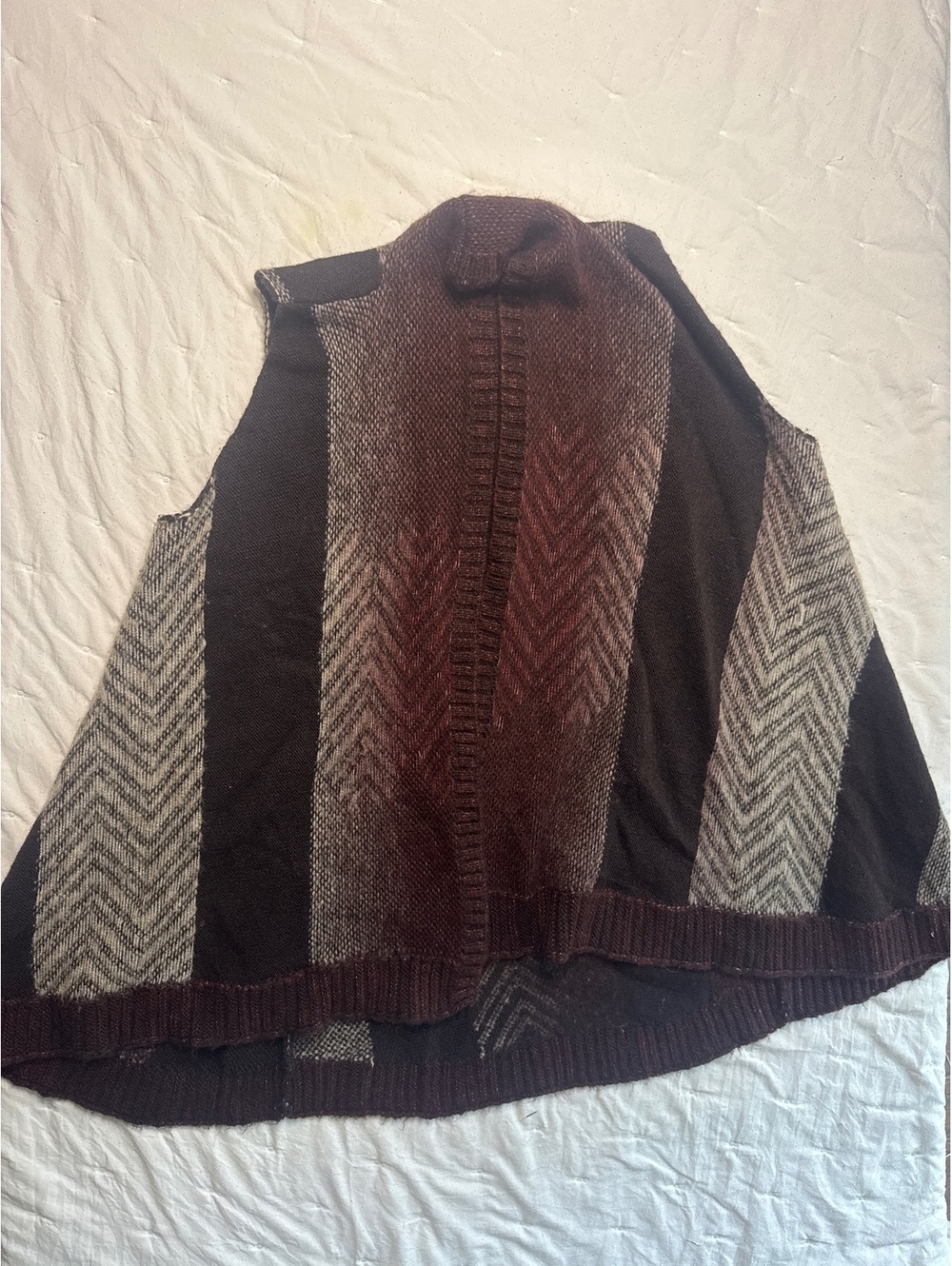 Sleeping on Snow Women's Sleeveless Sweater Vest M/L Brown and Beige Chevron